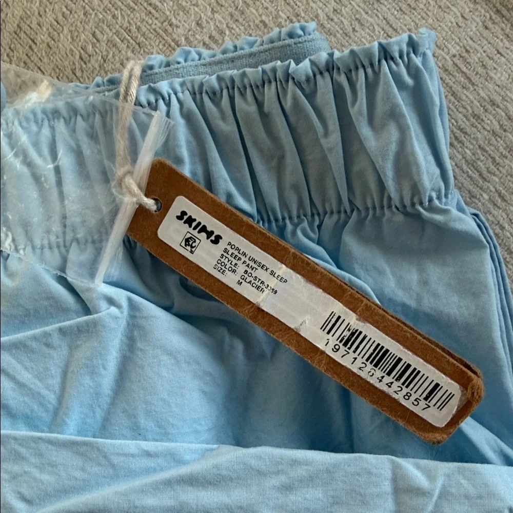 SKIMS Poplin Unisex Sleep Pant and Shirt in color Glacier (SOLD AS SET) - Picture 5 of 6